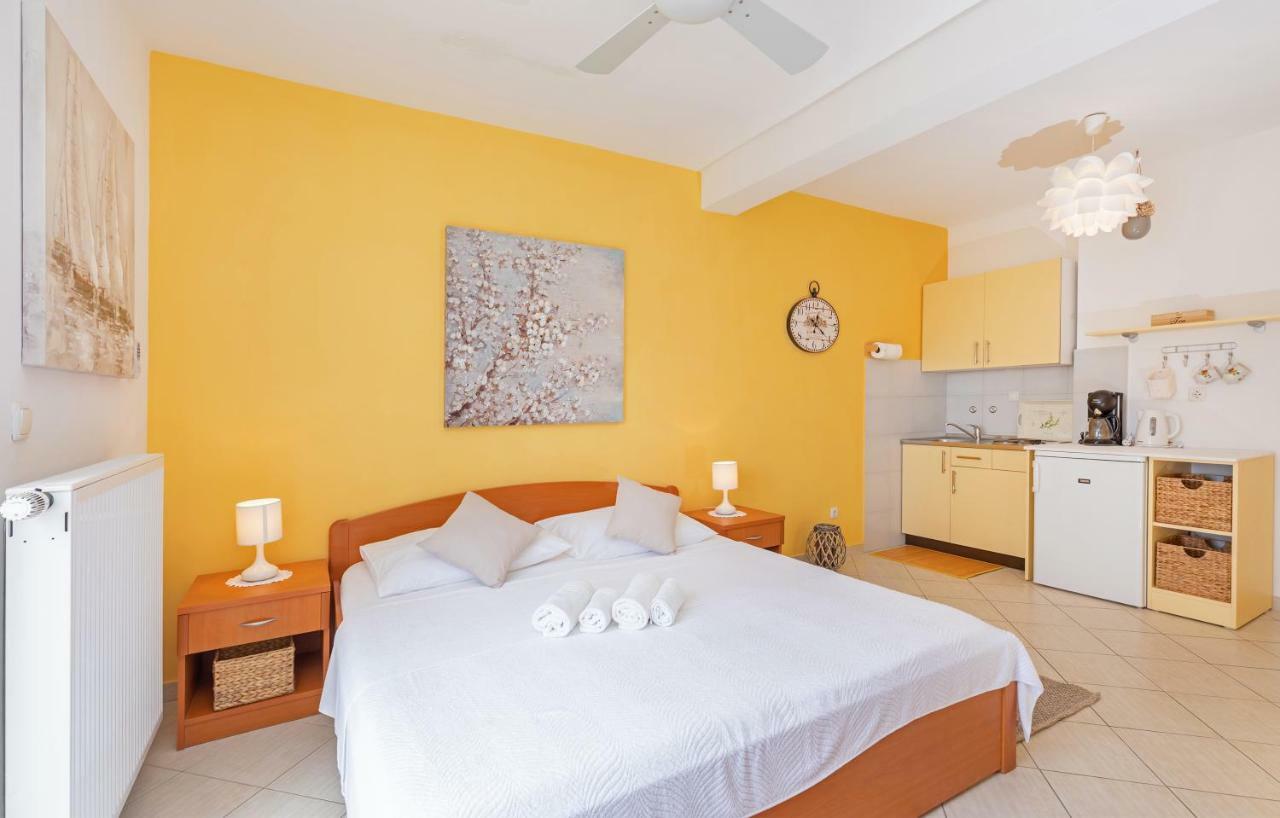 Apartments Mirela Млини Экстерьер фото