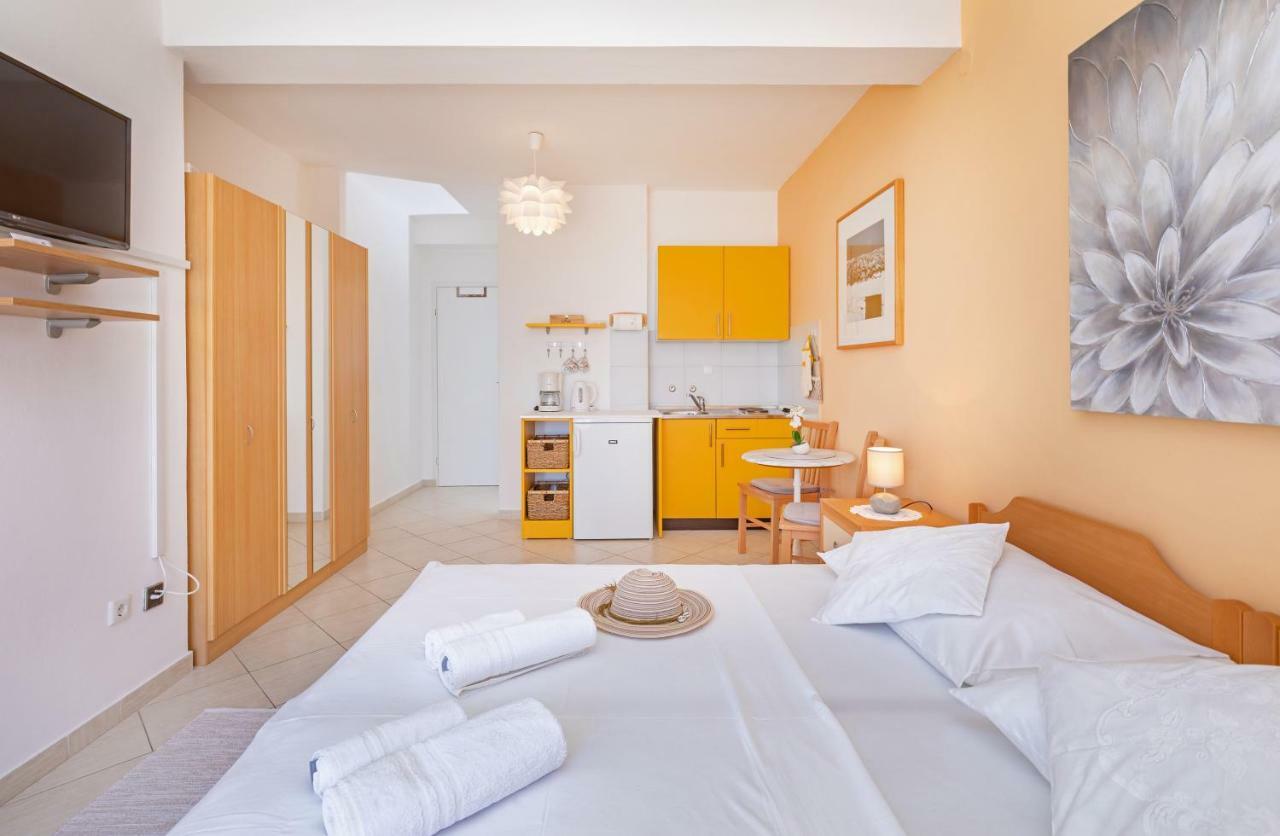 Apartments Mirela Млини Экстерьер фото